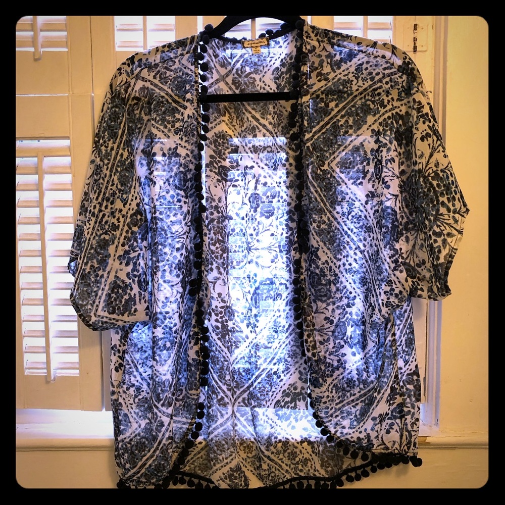 Floral blue & white short sleeve jacket/cover up